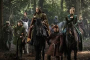 Henry VII. (Jacob Collins-Levy, l.); Elizabeth of York (Jodie Comer, r.)