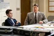 Sheldon Cooper (Iain Armitage, l.); George Cooper sen. (Lance Barber, r.)