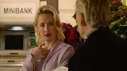 Vor einem Geldautomaten trifft die wütende und frustrierte Celine (Ine Marie Wilmann), die keinen Zugang zu ihrem Konto hat, auf Beskows scheinbar charmanten Handlanger (Jesper Christensen). Dieser lädt sie in ein Restaurant ein, wo die Begegnung eine unangenehme Wendung nimmt.