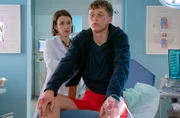 Finn Mohrbach (Tristán López) versteckt seine Ablehnung gegenüber Dr. Maria Weber (Annett Renneberg) nicht.