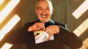 In Uschis Traum zerreißt Hagen Keyser (Klaus Hoser) ein Familienfoto ihrer Familie.