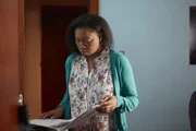 Ayanna Brown durchschaut Alajawans Pläne, Fußballspieler zu werden.