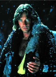 Der Göttersohn Hercules (Kevin Sorbo), dessen Aufgabe darin besteht, die schutzlose Menschheit vor Gefahren zu bewahren, macht sich auf eine abenteuerliche Reise, deren Ziel es ist, das Feuer auf die Erde zurückzubringen.