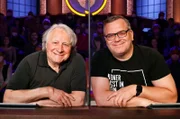 Rateteam-Kapitän Elton (r.) mit Musikjournalist und Kommentator des Eurovision Song Contest Peter Urban (l.).