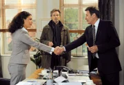 ARD ROTE ROSEN FOLGE 1421, am Donnerstag um 14:10 Uhr im ERSTEN. Jan (Timothy Peach, M.) stellt verunsichert fest, dass Vera (Sandra Speichert, l. mit Hermann Toelcke, r.) sich in der Stadt bereits als Unternehmerin etabliert.