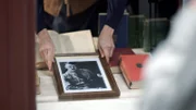Nachstellung: Hitlerbild für die Geschäftsauslage.