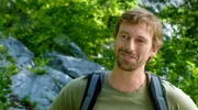Toni Pirzl (Ben Blaskovic) will mit Jerry nach einem Bergkristall für Johannas Verlobungsring suchen.