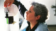 Uschi (Barbara Freier) hat einen Gift-Sprengsatz platziert.