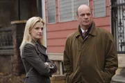 Lilly Ruh (Kathryn Morris, l.) und John Stillman (John Finn, r.) arbeiten an einem neuen Fall ...