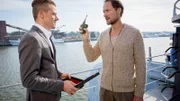 Pipeline-Chef Janik (Sven Waasner, l.) will endlich den Schatz, doch Wolfgang Stiller (Markus Knüfken) hat noch ein Ass im Ärmel...