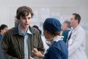 Dr. Shaun Murphy (Freddie Highmore), Dr. Claire Browne (Antonia Thomas) +++ Die Verwendung des sendungsbezogenen Materials ist nur mit dem Hinweis und Verlinkung auf RTL+ gestattet.