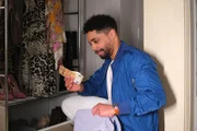 Theo (Julius Dombrink) verfolgt einen geheimen Plan.