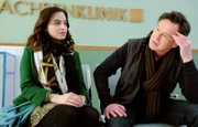 Jasmin Hatem (Leslie-Vanessa Lill) wird im Rahmen ihrer Schwesternausbildung ein paar Monate in der Leipziger Sachsenklinik verbringen. Als sie ankommt, trifft sie den verzweifelten Fritz Kemper (Uwe Bohm) im Gang, der unbedingt einen Gesprächspartner an seiner Seite braucht.