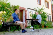 Rabiat‐Reporter Alexander Tieg spricht in Düsseldorf mit Claude Luven, einem der zahlreichen privaten Vermieterinnen und Vermieter, die etwas für die Altersvorsorge tun wollen.