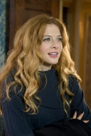 Zum G8-Gipfel dreht die Dokumentarfilmerin Leonie (Rachelle Lefevre) einen Film über die gesundheitlichen Folgen der kolumbianischen Rosenindustrie.