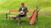 Cornelius Obonya beim Golf.