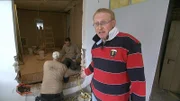 Bauleiter Wolfgang hat trotz einiger Probleme mit dem Boden alles im Griff und findet bestimmt eine Lösung.