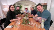 v.l.n.r.: Katharina (@two.moms.one.journey), Ramin (@lass_ma_kochen), Gastgeber Robin (@transjoyboy), Tina (@tinas_homeandgarden) und Tim (@timjohnsonx)
