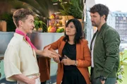 Jerry Sanders (Lion-Russell Baumann, l.) erklärt Mina Amiri (Jasmin Tabatabai, M.) und Alexander von Tal (Alexander Radenkovi?, r.), warum er nach einer versuchten Schutzgelderpressung nicht die Polizei gerufen hat.