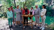 v.li.: Dilara, Tobi, Tommy, Roaya, Menderes, Sandra, Rainer und Paulina in der nächsten Challenge