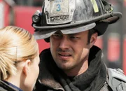 Chicago Fire Glück und Unglück - Real Never Waits Staffel 2, Episode 22 Verstehen sich ohne Worte: Lauren German als Leslie Shay, Taylor Kinney als Kelly Severide
