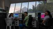 Das Team vom philippinischen Vulkan-Institut PHIVOLCS überwacht den Vulkan Mayon,um die Menschen im Umland vor der schlafenden Gefahr zu schützen.