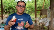 Landwirtschaftsexperte Eric Albaño legt in Bohol Mischwälder mit Kakaobäumen an. Die sollen das Klima schützen.