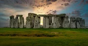 Stonehenge und andere Megalith-Bauwerke faszinieren die Menschen seit Jahrtausenden und stellen eines der rätselhaftesten Relikte der Vorzeit dar. Doch was verbirgt sich hinter den steinzeitlichen Anlagen?