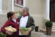 Sabrina (Sarah Elena Timpe, l.);  André (Joachim Lätsch, r.)