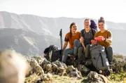 Im erfolgreichen BR-Podcast "Bergfreundinnen" lassen (von links) Lisa, Toni und Kaddi die Zuhörerinnen und Zuhörer regelmäßig an ihren Bergabenteuer teilhaben.