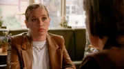 Bella (Alessia Mazzola l.) ist aus New York zurück und sprudelt nur so vor neuen Ideen. Victoria (Caroline Schreiber r.) nutzt die Gelegenheit und macht ihrer Enkelin ein verlockendes Angebot...