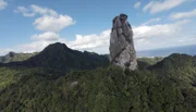 Pures Abenteuer und tropische Paradiese: ZDF-Korrespondent Johannes Hano und sein Team reisen in einer einmotorigen Propellermaschine zu den "Schatzinseln" im Pazifik.