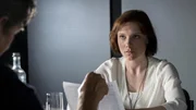 ARD MORDEN IM NORDEN FOLGE 58 (WH.), "Kinder des Lichts", am Montag (30.07.18) um 18:50 Uhr im ERSTEN. Was hat Ute Hansen (Isabel Bongard), die ebenfalls Mitglied der Sekte ist und offensichtlich eifersüchtig auf das Opfer war, mit der Sache zu tun? | ©ARD/Georges Pauly