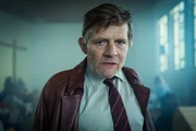 Maloney Der Lift Staffel 1 / Folge 4  Maloney sucht nach einer verschwundenen Lift-Leiche Marcus Signer als Philip Maloney  Regie: Michael Schaerer Produktion: C-Films AG Kamera: Tobias Dengler Drehbuch: Pascal Glatz