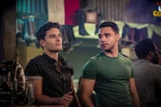 L-R: T.K. Strand (Ronen Rubinstein) und Carlos Reyes (Rafael Silva)