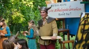 Fritz Fuchs (Guido Hammesfahr) lädt zum Wikingerfest - und das hat einen ganz außergewöhnlichen Grund.
