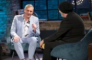 Torsten Sträter mit seinem Gast (r): Wladimir Kaminer, Schriftsteller.
