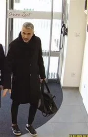 Fahndungsbild des gesuchten Täters, der für den Einbruch in Bankschließfächer verantwortlich ist