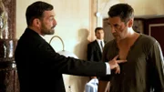 Der Machtkampf spitzt sich zu: Mafiaboss Rossi (Thomas Sarbacher, l.) droht „Capo“ Zanchetti (Tobias Oertel).