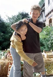 Kiki (Thuy-Anh Cao), Tobias (Tim Küchler).