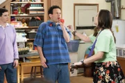 (v.l.n.r.) Geoff Schwartz (Sam Lerner); Barry Goldberg (Troy Gentile); Erica Goldberg (Hayley Orrantia)