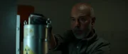 Farid (Kriss Dosanjh) erhält von Pearce den Auftrag, eine schmutzige Bombe zu bauen.