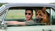 Jan Körner (Gerdy Zint) mit seinem Hund.