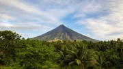 Der Mayon ist der aktivste Vulkan auf den Philippinen. Regelmäßig bricht er aus.