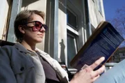 Eva Kaiser möchte mehr Zeit offline verbringen. Das fällt ihr jedoch oft schwer.