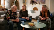 Hannes (Claus Dieter Clausnitzer l.) überredet Heiner (René Dumont r.) und Britta (Jelena Mitschke m.), seine Laube gemeinsam zu übernehmen.