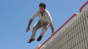 Nach einer Explosion ist Michael (Jeffrey Donovan) auf der Flucht: Denn sowohl das FBI als auch die Polizei halten ihn für den Verantwortlichen!