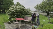 Die Benediktinerinnen vom Stift Nonnberg bei der Gartenarbeit und Gebet.