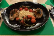 Saltimbocca alla romana mit Risotto und karamellisierten Kirschtomaten, Leibgericht von Sabine Plasberg-Keidel