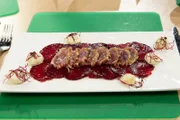 Rote-Bete-Carpaccio mit Thunfisch und Wasabi-Schaum, Vorspeise von Sabine Plasberg-Keidel